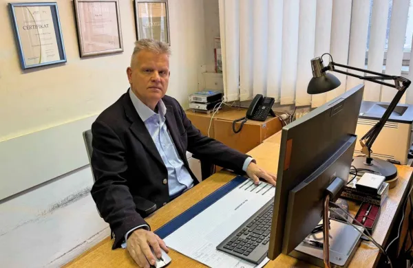 Dr. Bojan Tičar se raziskovalno ukvarja predvsem s pravnimi vidiki 
vodenja, poslovanja in družbene odgovornosti pravnih oseb 
javnega prava, države, občin, javnih zavodov in javnih podjetij. 