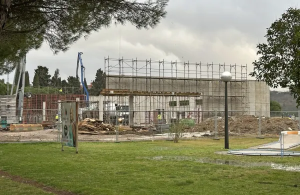 Nihče še ni potrdil, kdo se bo pravzaprav preselil v nov poslovni 
objekt v Portorožu. V igri naj bi bila tudi Agraria.