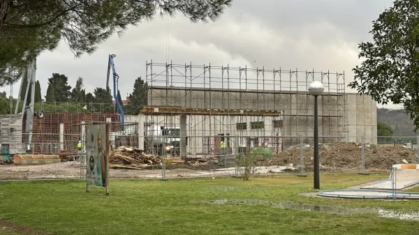 Nihče še ni potrdil, kdo se bo pravzaprav preselil v nov poslovni 
objekt v Portorožu. V igri naj bi bila tudi Agraria.