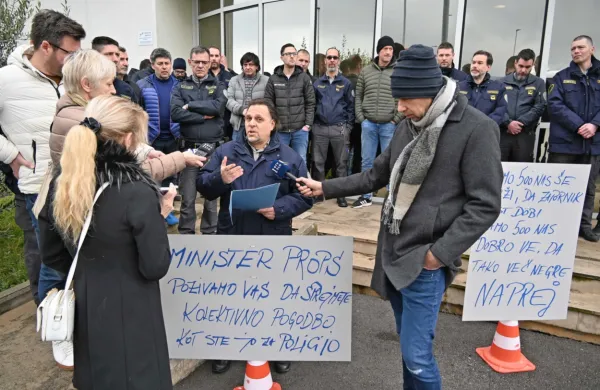 Pravosodni policisti zahtevajo višje plače in nove zaposlitve, sicer bodo svoje  proteste stopnjevali.