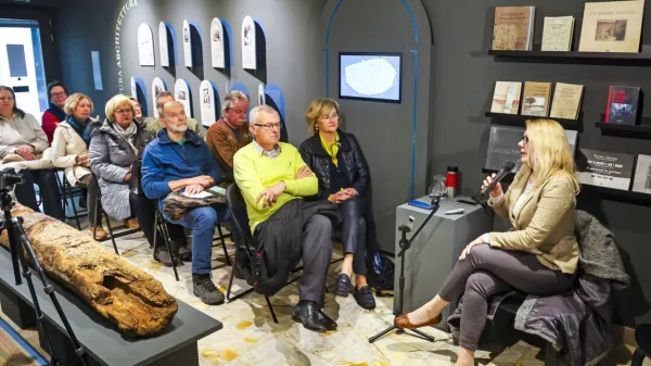 Dr. Maša Saccara je v Kontradi v Kopru   predstavila kaštelirje severne Istre. 