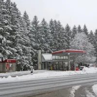Dobrih 20 centimetrov snega v Črnem Vrhu nad Idrijo (prav toliko 
v Črnem vrhu nad Novaki) zadošča za ponovni zagon smučanja.