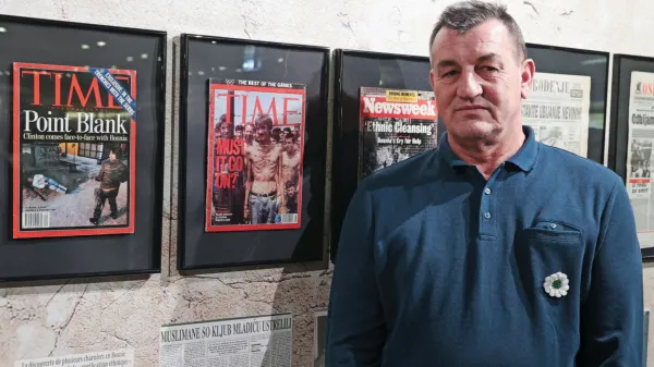 Fikreta Alića je svetovna javnost spoznala 17. avgusta 1992, ko je 
podoba izmučenega, do kosti shiranega človeka izza bodeče žice 
taborišča Trnopolje v Bosni in Hercegovini izšla na naslovnici 
revije Time in osupnila svet.