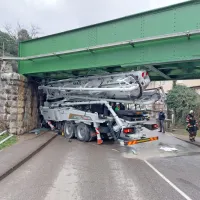 Tudi  v  tokratni  nesreči  tovornega  vozila  je nastalo  za več  sto  tisoč 
evrov škode.  