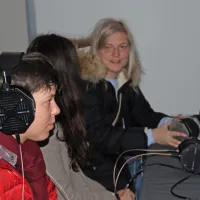 Prihajajo pozlačene slušalke