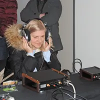 Prihajajo pozlačene slušalke