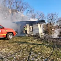 Zagoreli panji in ostre&scaron;je poslopja
