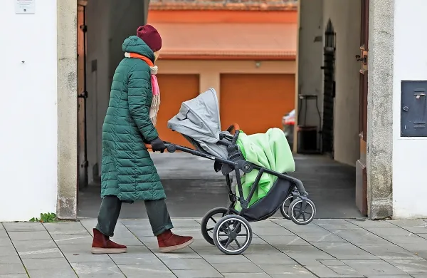 

Tako v Italiji kot Avstriji imajo univerzalni otroški dodatek, kar 
pomeni, da so do njega upravičeni vsi otroci. Pri nas ni tako.  

