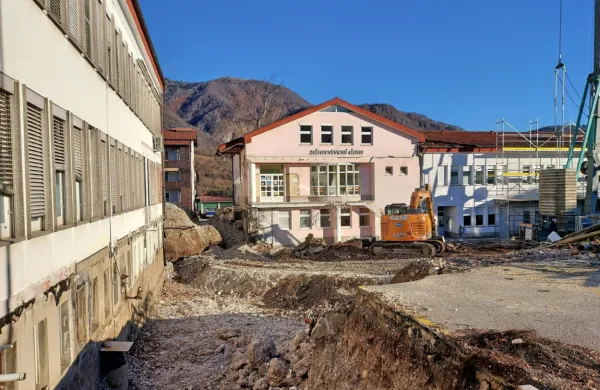  Dve zdravstveni stavbi v Tolminu bodo povezali in uredili satelitski 
urgentni center. 