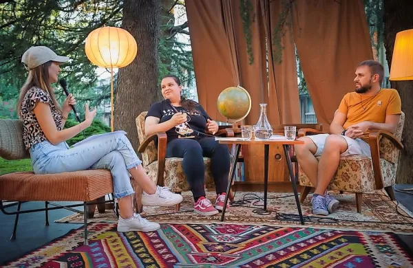 Z leve: pisateljici Katarina Gomboc Čeh in  Selma Skenderović ter avtor scenarija za Ars 
teatralis Alex Kama Devetak
