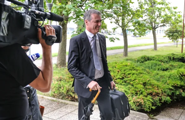 Vrhovni sodniki so v zadevi Kolosej Sergeju Racmanu dali košarico 
in kot neutemeljeno  zavrnili njegovo zahtevo za varstvo zakonitosti. 