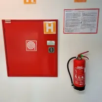 Gasilni aparati (zraven še hidrant in navodila za evakuacijo) so 
nepogrešljiv del opreme, ki zagotavlja požarno varnost.  
