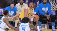 Luka Dončić (z žogo) se bo v dresu LA Lakersov prvič pomeril proti 
svoji nekdanji ekipi, Dallasu. 