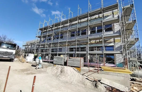 Obnova in dozidava divaške osnovne šole bo končana  do novega 
šolskega leta.