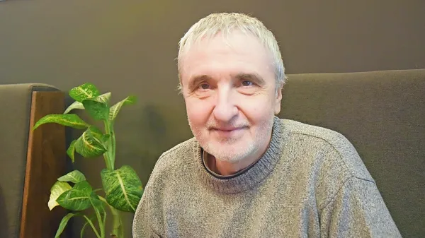 Volodimir Kulik, politolog: “Putin si želi marionetne vlade v 
Kijevu, zato tudi zahtevajo volitve.”