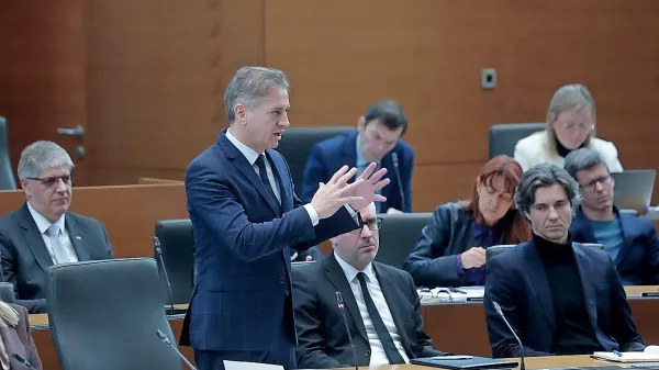 

Premier Robert Golob je dejal, da ne bo nobenih podražitev več, a se je uštel.