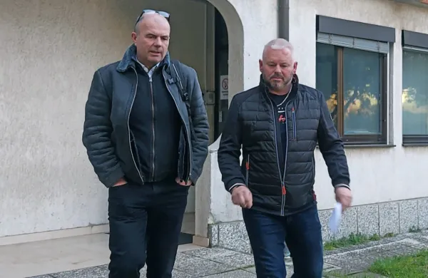 Odvetnik Robert Čebular in  Simon  Potočnik  (desno)