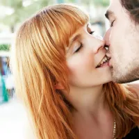 Za prenos HPV ni nujen spolni odnos, ampak že spolni stik, kot je 
poljub.