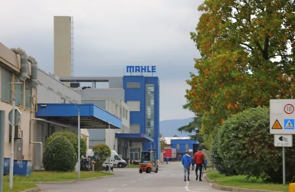 V  minulih mesecih so opazili, da narašča število delavcev, ki sami 
dajo odpoved in si poiščejo drugo zaposlitev. 