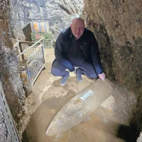 Darko Zonjič s 350-kilogramsko italijansko granato.