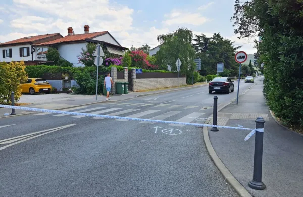 Prizorišče  hude prometne  nesreče,  po kateri  je  julija  2022  v  
bolnišnici  umrla  58-letna  domačinka. 