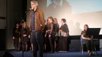 Režiser in scenarist Dušan Moravec je Idrijčane na hvalnici Idrijski 
knjigi pozval, naj bodo pri svojem kulturnem ustvarjanju bolj 
ambiciozni.