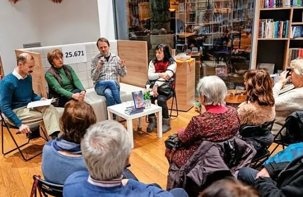 Z avtorjem Andražem Rožmanom se je pogovarjal Martin Lissiach, 
svoji zgodbi sta publiki zaupali Slavica Đuriđić in Vladka Iličić.