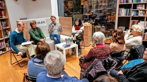 Z avtorjem Andražem Rožmanom se je pogovarjal Martin Lissiach, 
svoji zgodbi sta publiki zaupali Slavica Đuriđić in Vladka Iličić.