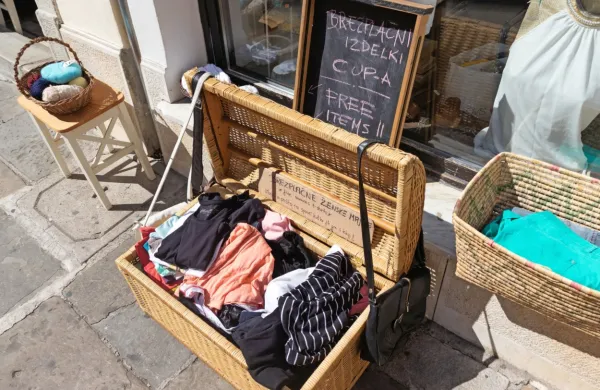 Kam lahko odlagamo stara oblačila?