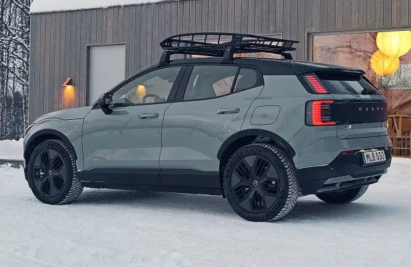 Najmanjši električni Volvo je dobil novo nadaljevanje in sicer terensko cross country verzijo.