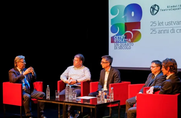 Dr. Matjaž Nahtigal, dr. Primož Šterbenc, Vojko Volk in dr. Boštjan 
Udovič so v razpravi Svet v novem tisočletju govorili o tektonskih  
spremembah  na globalnem političnem prizorišču.