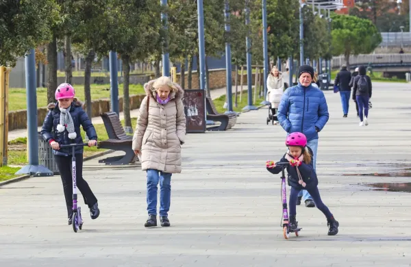 Na Primorskem bo v nedeljo pihala šibka do zmerna burja.