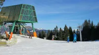 Blage proge na cerkljanskih  žičnicah Grič in dolina so tudi te dni 
razveseljevale otroke in tečajnike.