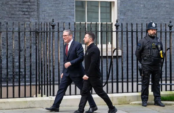 Volodimir Zelenski se je na poti iz Washingtona ustavil v Londonu, 
najprej ga je sprejel britanski premier Keir Starmer, danes pa se je 
pogovarjal z voditelji več evropskih držav.