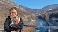Jasmina Jerant pravi, da je idealistka, ki ima rada ljudi in svet, in 
da  je na to ponosna.
