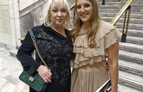 Mama Janje Garnbret občuduje Andrejo Le&scaron;ki