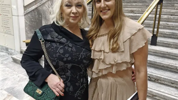 Mama Janje Garnbret občuduje Andrejo Le&scaron;ki