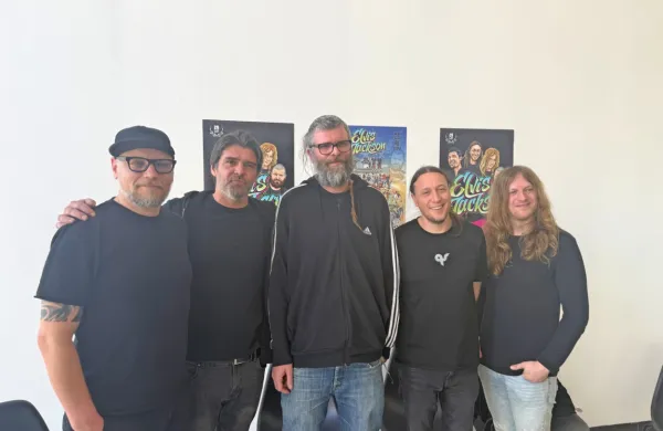  Elvis Jackson in Primož Siter so v ljubljanskem Kinu Šiška 
predstavili album We Play For You.