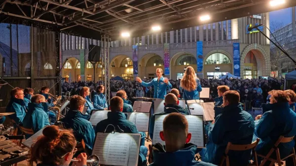 Čezmejni orkester GONG Orchestra je v Chemnitzu nastopil na 
slovesnosti ob dnevu miru.