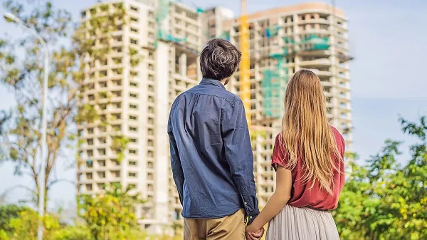 Zaradi vse večje cenovne nedostopnosti nepremičnin se najemništvo, predvsem med mladimi, vse bolj uveljavlja kot alternativa 
lastništvu.