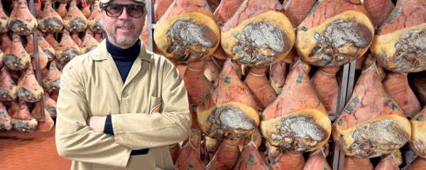 Stefano Montali z bratom Raffaelejem vodi družinsko pršutarno S. 
Ilario v Lesignanu, epicentru svetovnega pršutarstva. 