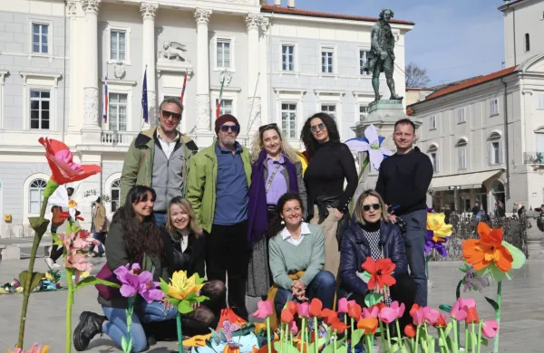 Cvetoči Tartinijev trg navdu&scaron;il obiskovalce (FOTO+VIDEO)