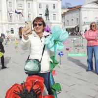 Cvetoči Tartinijev trg navdu&scaron;il obiskovalce (FOTO+VIDEO)