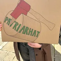 V Kopru danes shod ob mednarodnem dnevu žensk. &ldquo;Če me stavkamo, svet stoji&rdquo; (FOTO)