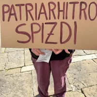 V Kopru danes shod ob mednarodnem dnevu žensk. &ldquo;Če me stavkamo, svet stoji&rdquo; (FOTO)