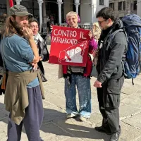 V Kopru danes shod ob mednarodnem dnevu žensk. &ldquo;Če me stavkamo, svet stoji&rdquo; (FOTO)
