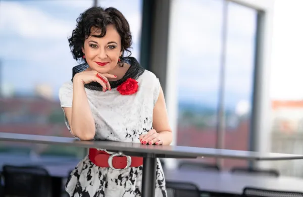 Lara Jankovič ženske poziva k pokončnosti