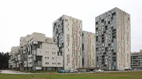 Po podatkih Banke Slovenije se je efektivna obrestna mera za 
stanovanjska posojila s fiksno obrestno mero in ročnostjo nad 
desetimi leti lani znižala za 0,76 odstotne točke. 
