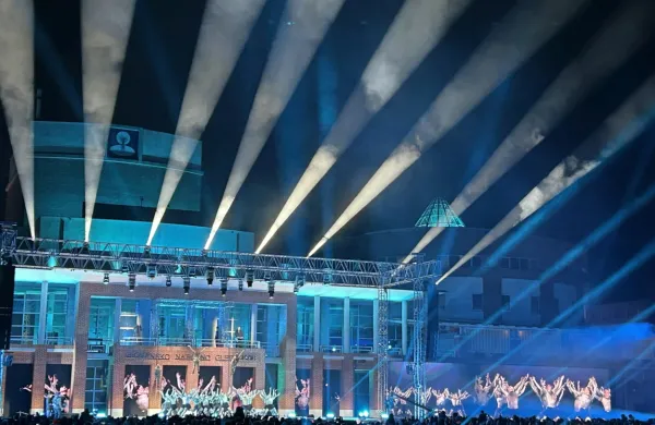 Slovenska stran je za otvoritveno slovesnost plačala slab milijon, 
od tega največ za osrednji spektakel.