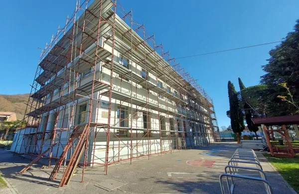  229.000 evrov vredna sanacija najstarejše stavbe OŠ Solkan bo 
predvidoma trajala do maja. 